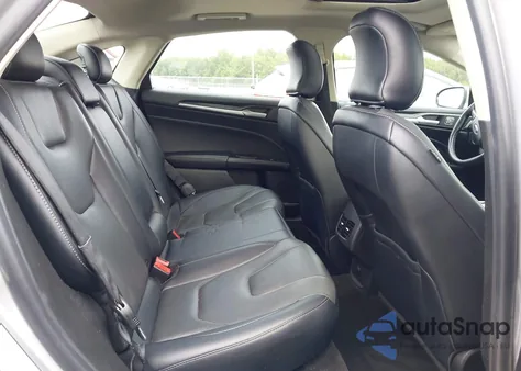 2019 Ford Fusion Titanium z USA, uszkodzony, nr VIN 3FA6P0D98KR225791